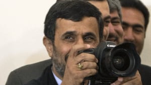 si-ahmadinejad-camera300