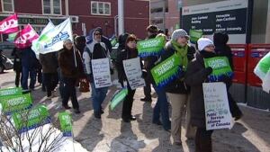 pe-li-psac-protest
