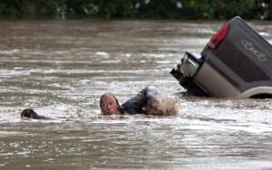 fi-130621-alberta-flood-momo-cat-swim-4