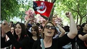 ii-protesters-220-cp-045251