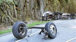 hi-bc-110417-malahat-crash-spill-4col