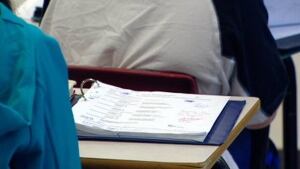 li-school-desk-20111021