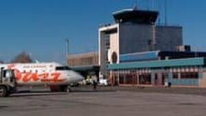 hi-nb-fredericton-airport-exterior-852-3col