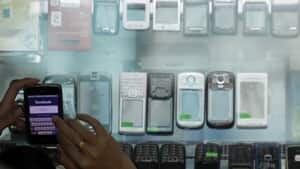 mi-cellphones-rtr2pzn1