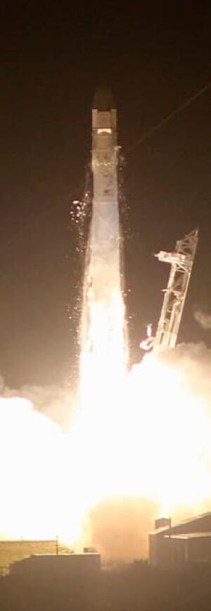 si-spacex-falcon2-220-ap03391884