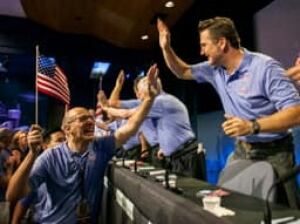 si-mars-rover-cheer-300-ap-03071687