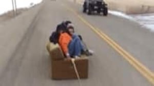 si-couch-surfing-youtube-220