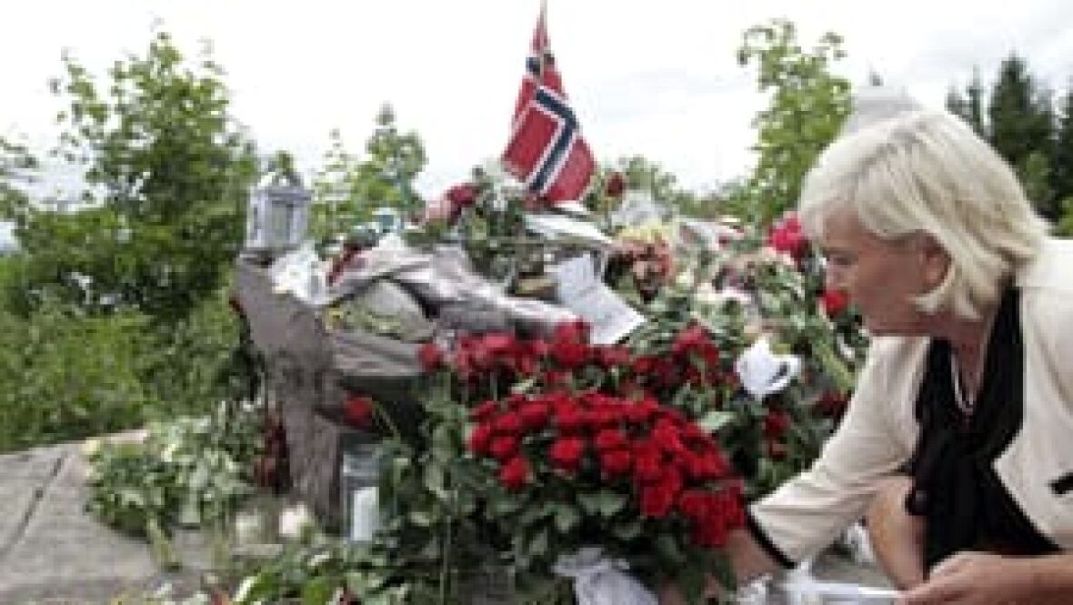 Norway memorials honour 77 massacre victims | CBC News