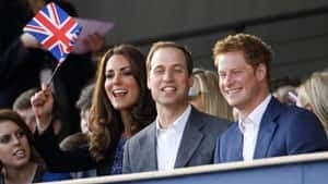 royal-concert-watchers-300