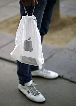 apple-300-rtr2zb0g