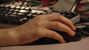 hi--computer-user-internet-4col