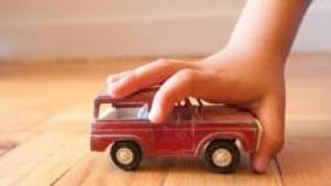 sm-220-child-with-truck-istock_000017818618small