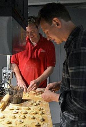 sm-250-simon-and-oleg-making-pelmeni