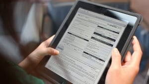 hi-taxform-ipad-hands-852-8col