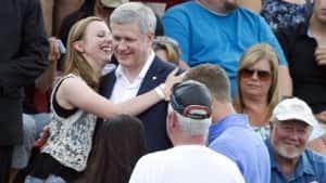 si-harper-hug-cp04867085