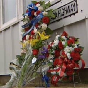nl-flowers-road-crash-cerem