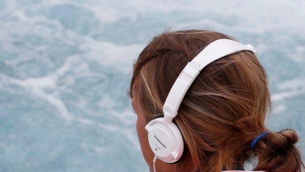hi-852-athlete-headphones-music-rtr35xe3