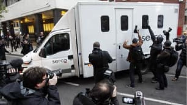 tp-assange-jail-van