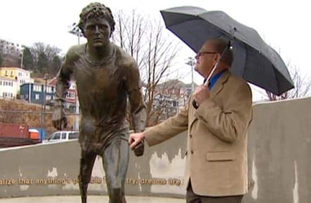 li-terry-fox-statue-rolly-2