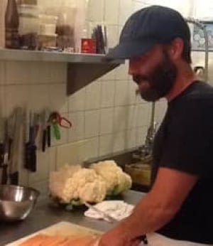 si-ott-bennys-chef220
