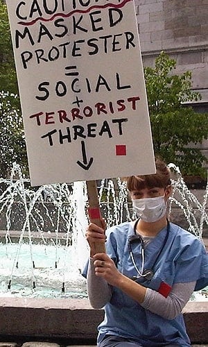 mi-maskprotester-300