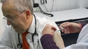 si-flu-vaccine-doctor-220-c