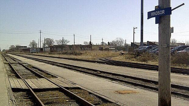 wdr-620-via-tracks-empty-windsor