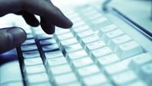300-keyboard-fingers