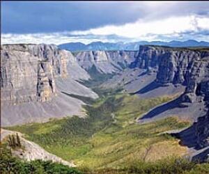 mi-nahanni-canyon