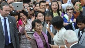 si-suu-kyi-300-rtr33vet
