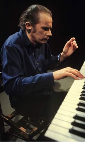 in-300-v-glenn-gould