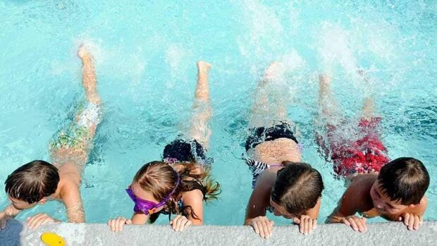hi-bc-120706-ap-swimming-pool