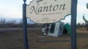 si-nanton-trailer-220