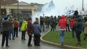 li-teargas220
