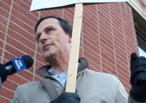 mi-cupe-protest-300