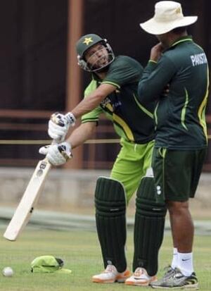 afridi-shahid-110228
