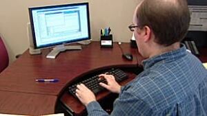 tp-wdr-computer-user