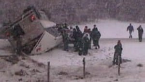 si-hockey-bus-crash