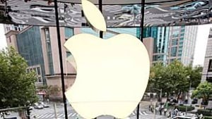 tp-100925-china-iphone-mall-ap-9465191