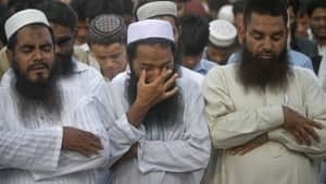 si-osama-mourners300-rtr2ly