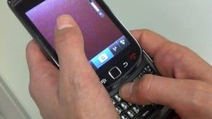 ns-hi-blackberry-texting-4col