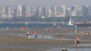 bc-100816-heatwave-vancouver-beach