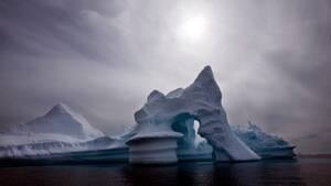 mi-melting-iceberg-300-ap9786603