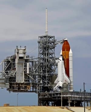 sm-shuttle-endeavour-300-00590380