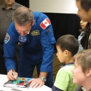 sm-220-chris-hadfield-autographs