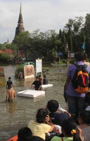 si-thai-flood-220-2--ap01402826