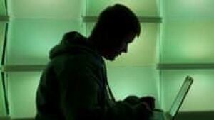 computer-user-silhouette-rtxw1hf-220px