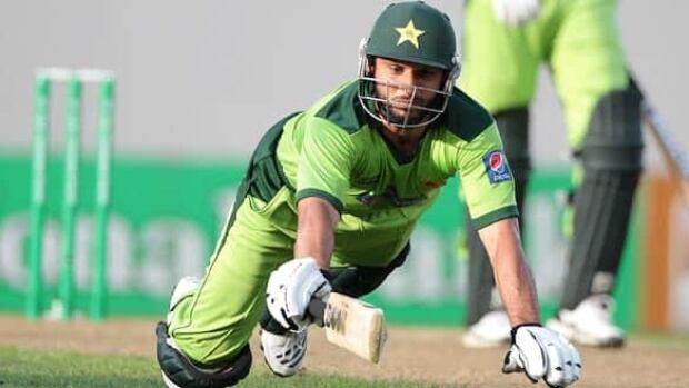 afridi-shahid-110205