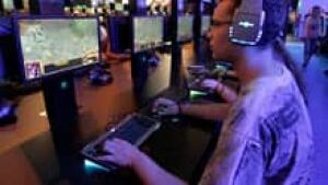sm-220-online-games-rtr2q2b0