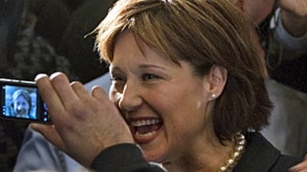 mi-christy-clark-320-rtr2j6